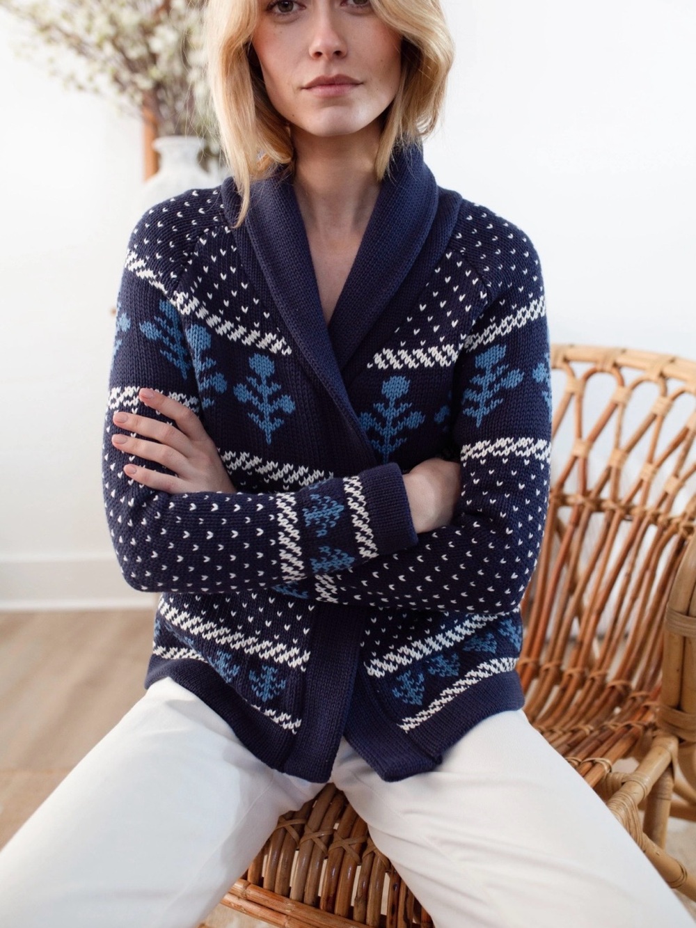 Marea shawl cardigan in intarsia flower size M